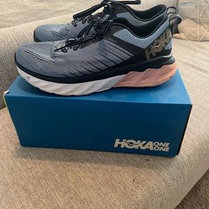 Hoka Arahi 3. Women’s Size 8 Color Allure/Mood Indigo